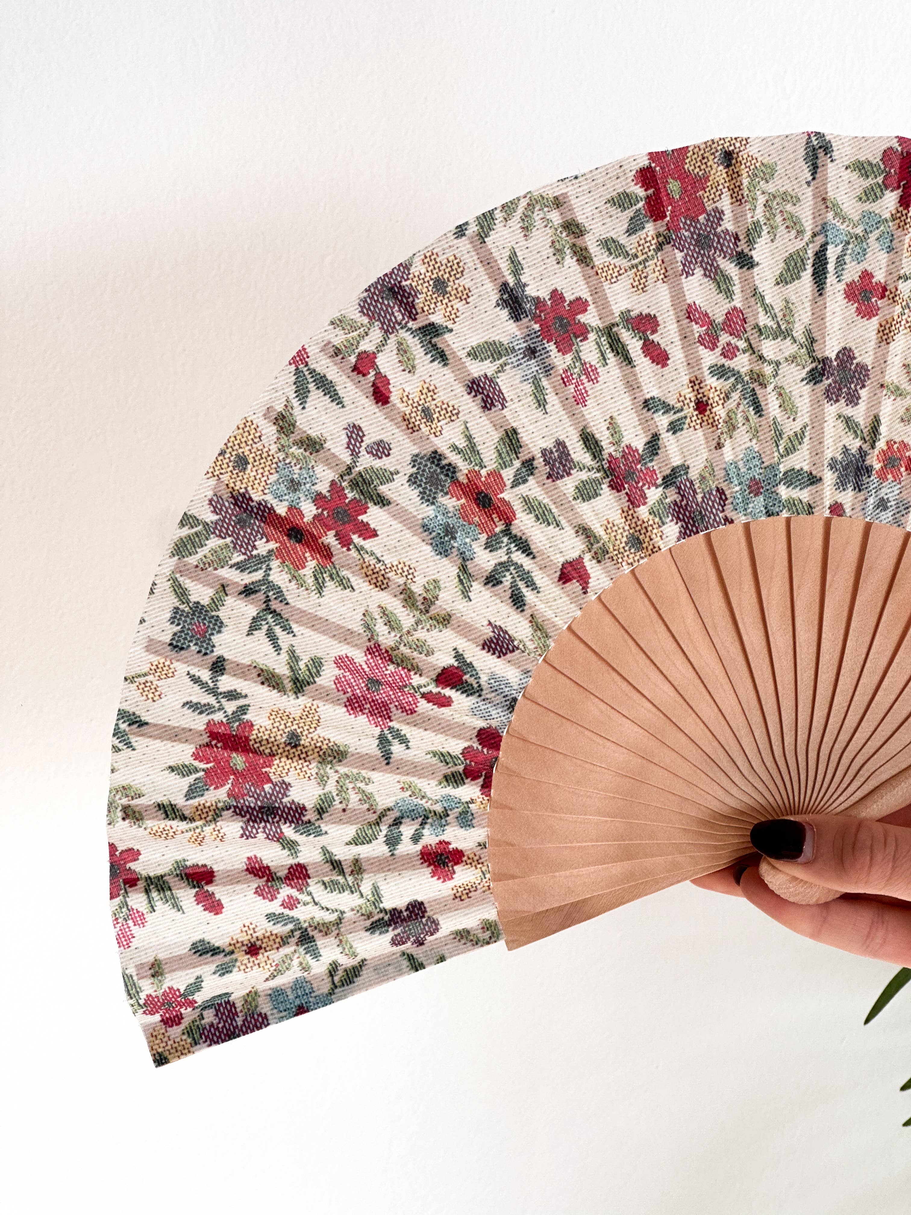 Blum Hand Fan
