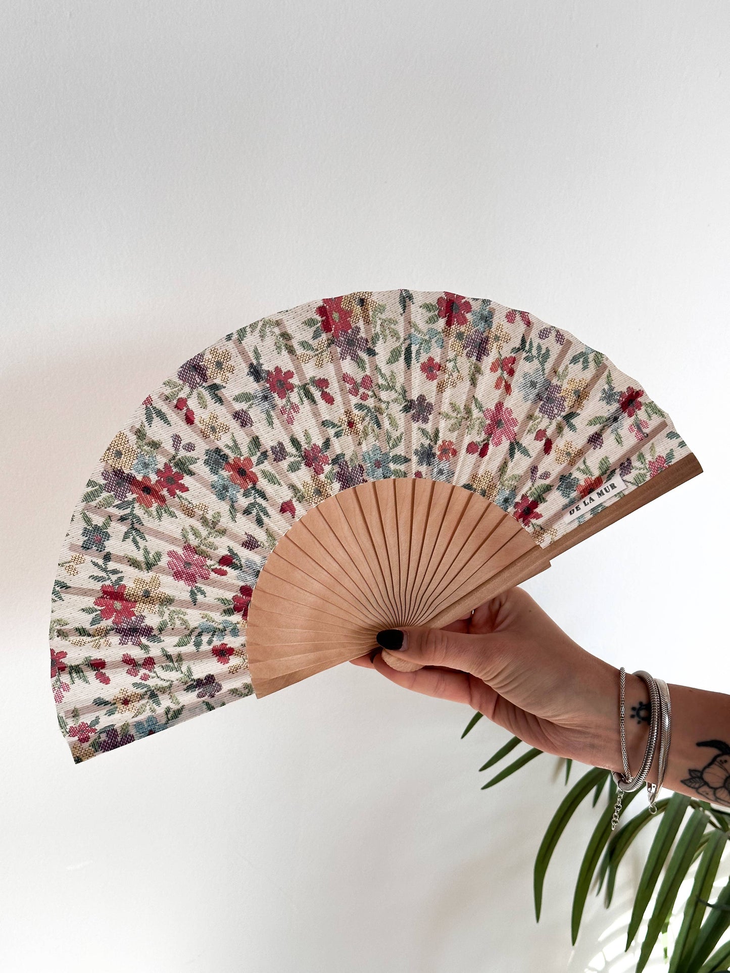 Blum Hand Fan