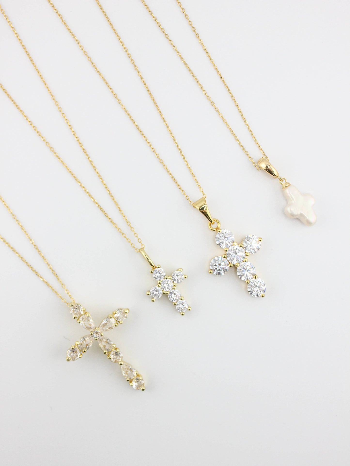 Cruz Perla Necklace