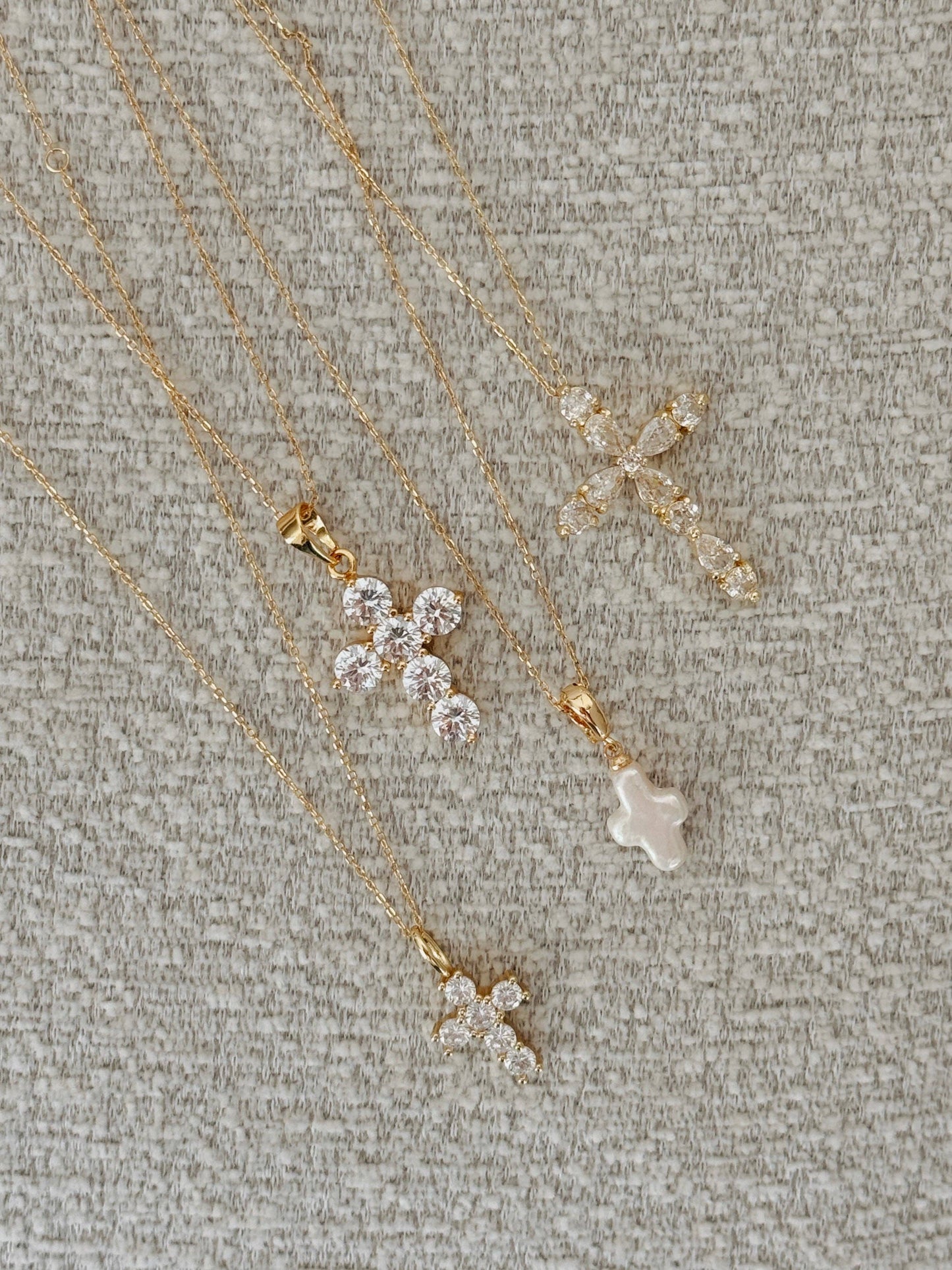 Cruz Perla Necklace