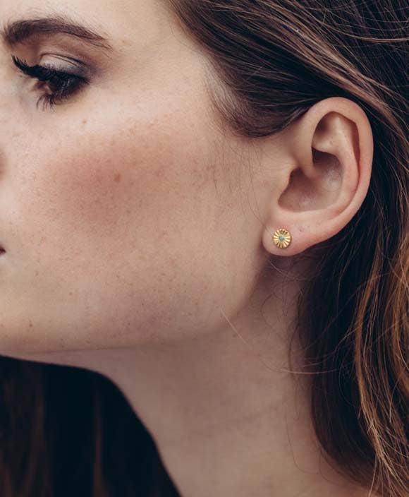 Wink Studs