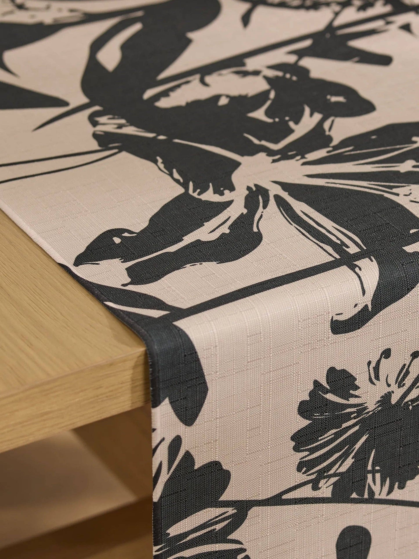 Geoemetry Inverted Floral Table Runner