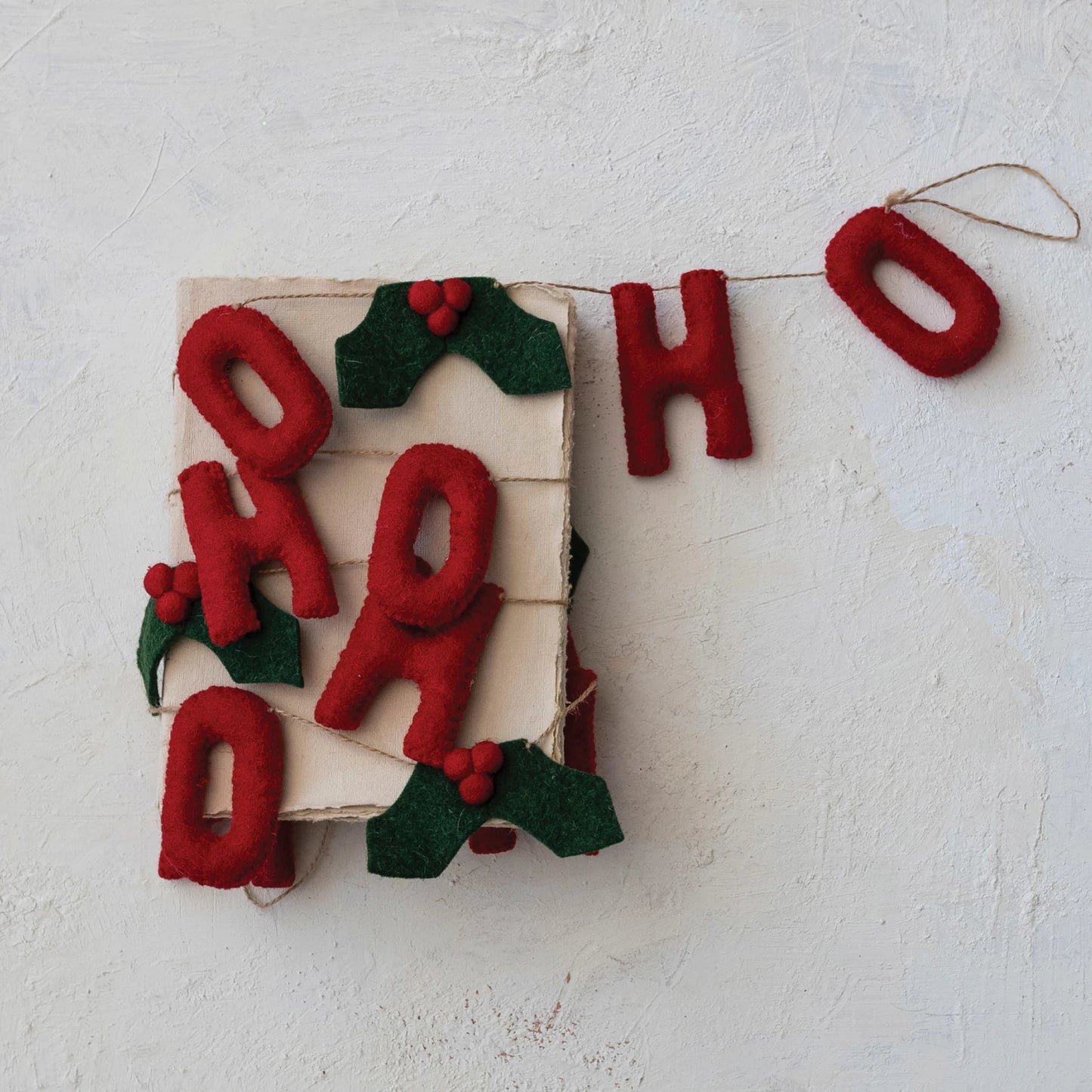 Holly and Ho, Ho, Ho Garland